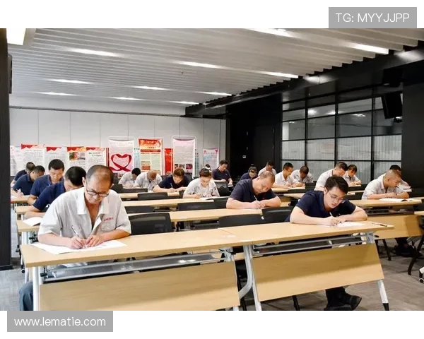 天生赢家一触即发：分析顶级玩家的操作习惯，学习他们的一触即发制胜策略